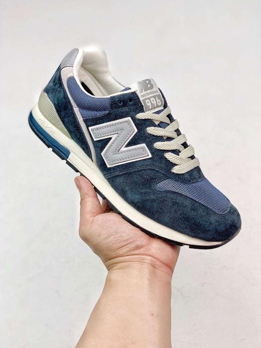 New Balance 996 极致复古中底前掌高弹MD 流畅鞋型设计搭配细腻皮革鞋面，彰显品质时尚气息；搭载CR后跟稳定系统 商品图1