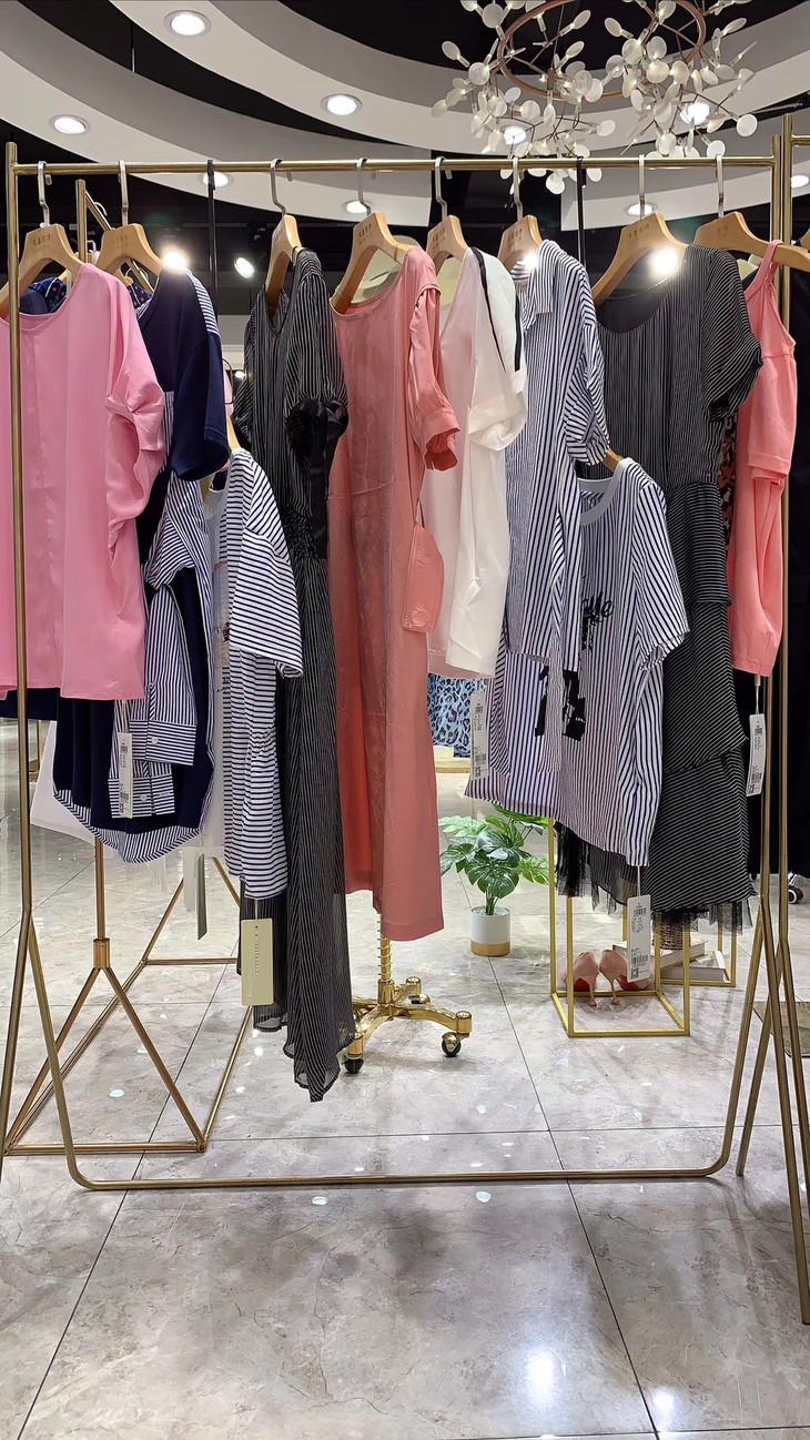 强货推荐【点裳ds】20夏 精品女装 日韩小资情调 以时尚休闲为主直播