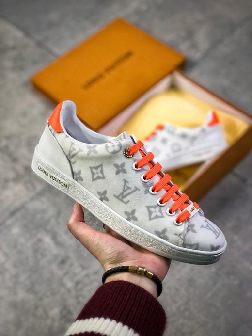 💯女鞋 冬季新品，法国高奢品牌·路易威登Louis Vuitton Frontrow Low Sneaker锋芒系列简约休闲运动百搭低帮小白板鞋“布面白粉灰老花LOGO”1A640N 商品图2