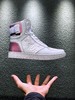 路易威登LV 低帮 高帮 运动靴 镭射黑 镭射白 20年春夏限量版 彩虹尾🌈以彩虹织物包覆鞋后和两侧，展现经典设计的潮流演绎。魔术贴标注路易威登标识 百搭鞋底Size: 35--44 商品缩略图1
