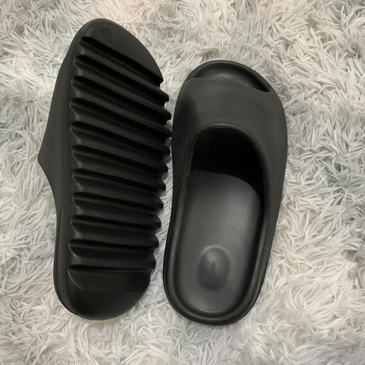 阿迪 Adidas Yeezy Slide “Desert Sand”Size：36-45 黑色款40-45 商品图0