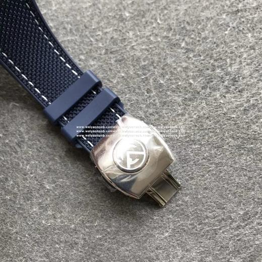 ZF蔚蓝之作——法穆兰MEN'S COLLECTION系列V45游艇腕表优雅、登场。蓝色魅影 扬帆展航！ 【精彩细节】 1.腕表尺寸45毫米。微弧式枕型表壳优雅贴手，表壳由内外八个配件组合一体，精密度 商品图8