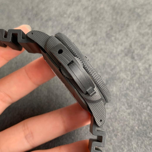 沛纳海 616/PAM00616升级版。
1、纹理粗细、颜色更加接近正品（之前是两种颜色相间，现在是三种以上的颜色相间） 商品图3