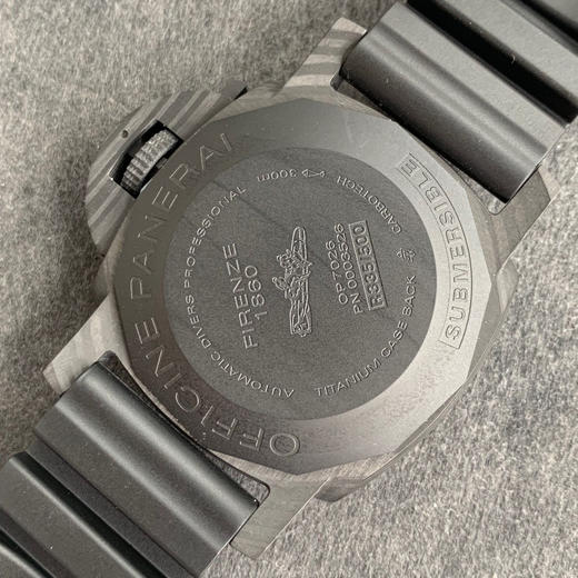 沛纳海 616/PAM00616升级版。
1、纹理粗细、颜色更加接近正品（之前是两种颜色相间，现在是三种以上的颜色相间） 商品图7