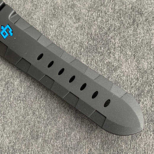 沛纳海 616/PAM00616升级版。
1、纹理粗细、颜色更加接近正品（之前是两种颜色相间，现在是三种以上的颜色相间） 商品图6