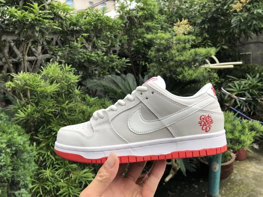 Supreme x Nike sb Dunk Low 白红 低帮休闲运动滑板鞋。官方货号#CK3480-600，码数见图 商品图0