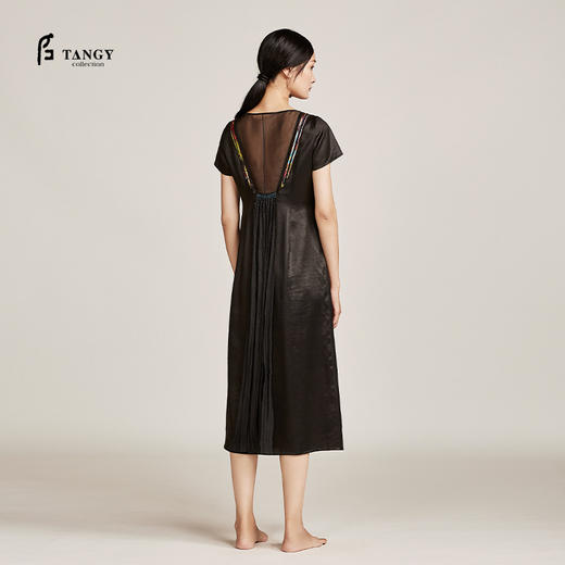 TANGY Collection天意素绉缎莨撞色贴条钉珠礼服裙 商品图1