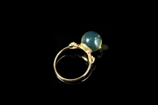 圆珠文殊心咒·墨西哥蓝珀18K喷砂黄金镶嵌红宝石戒指  金刚杵系列 商品图3