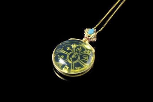 莲花文殊心咒·墨西哥蓝珀18K喷砂黄金镶嵌绿松石吊坠  金刚杵系列 商品图3