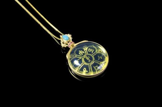 莲花文殊心咒·墨西哥蓝珀18K喷砂黄金镶嵌绿松石吊坠  金刚杵系列 商品图2