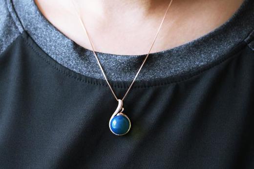 凤姿·多米尼加蓝珀18K玫瑰金镶钻吊坠  凤凰系列 商品图3