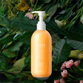  在穿淡黄色长裙的季节，蓬松的头发安排上！ 