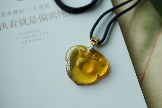 墨西哥蓝珀18K喷砂黄金元字扣头绿松石提色 如意吊坠 商品图2