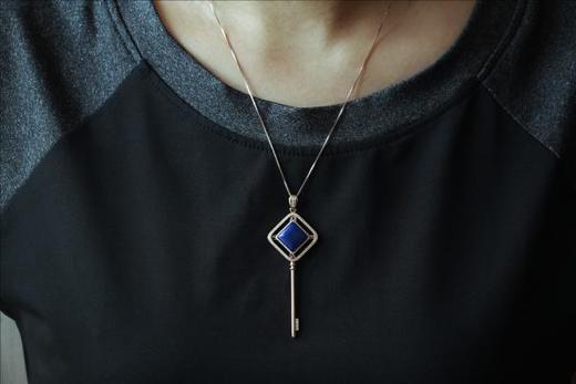 时时念·多米尼加蓝珀18K玫瑰金镶钻套系 钥匙系列 商品图7