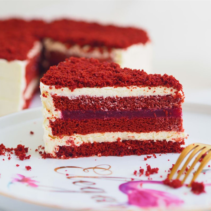 红丝绒树莓芝士蛋糕切块