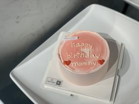 ins风简约爱心母亲生日奶油蛋糕
