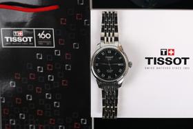 天梭力洛克机械表，TIssot  T41单历，该系列手表以细致入微的细节处理充分展现了优雅的设计。蓝宝石防刮防磨镜面⌚表盘直径39mm，🤓表壳材质316精钢！