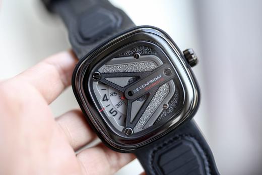 sevenfriday 七个星期五 太空飞船灵感牌自动机械表M3/01，拥有宇宙飞船的科技感，喷砂的黑色Y形船翼设计，形似起落架动态环， 商品图0