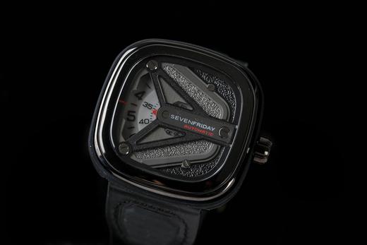 sevenfriday 七个星期五 太空飞船灵感牌自动机械表M3/01，拥有宇宙飞船的科技感，喷砂的黑色Y形船翼设计，形似起落架动态环， 商品图6