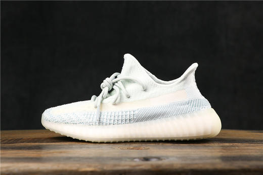 阿迪达斯-Adidas  Yeezy Boost 350V2 侃爷椰子黄油镂空满天星须白满天星蓝 灰绿灰蓝 天鹅白满天星新冰蓝海洋满天星 新冰蓝 海洋 镂空版 商品图6
