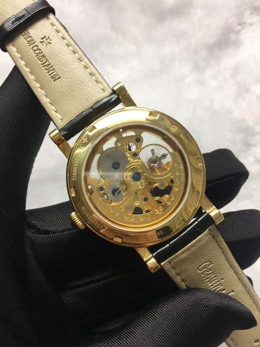江诗丹顿 Vacheron Constantin 经典承传，男士腕表，镂空搭载奢华满钻表壳设计，技艺精湛，独具匠心，尊贵大气，绅士风范。采用全自动机械机芯，316精钢表壳，进口小牛皮带 商品图4