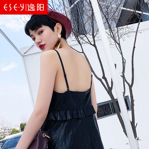 ESE·Y/逸阳夏冷淡风连衣裙女黑色PU吊带抹胸性感开叉时尚荷叶边3036 商品图3