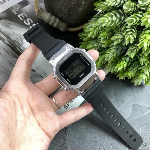 卡西欧G-SHOCK金属小方块时尚运动男表石英手GM-5600-1PR 采用了极为用心的抛光和打磨，显得质感 商品图4