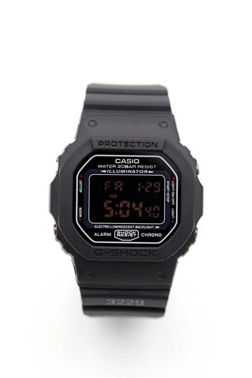卡西欧G-SHOCK手表 运动男手表数字显示 潮流防水电子表G-5600 商品图3