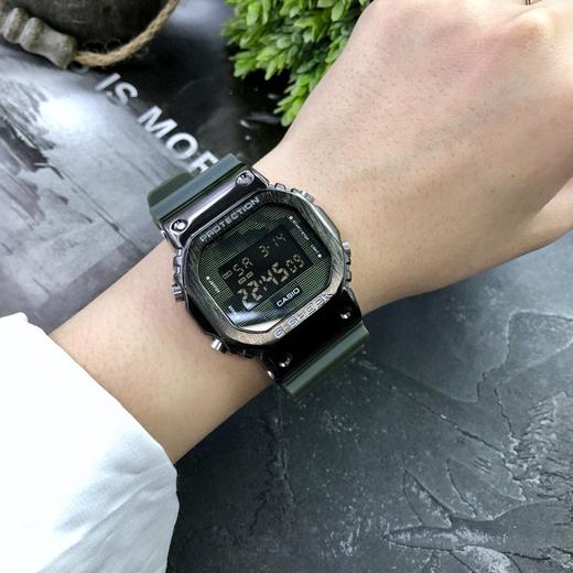 卡西欧G-SHOCK金属小方块时尚运动男表石英手GM-5600-1PR 采用了极为用心的抛光和打磨，显得质感 商品图0