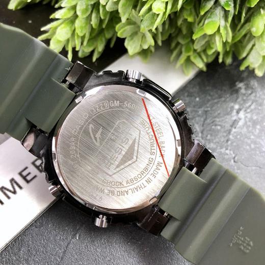 卡西欧G-SHOCK金属小方块时尚运动男表石英手GM-5600-1PR 采用了极为用心的抛光和打磨，显得质感 商品图2