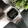 卡西欧G-SHOCK金属小方块时尚运动男表石英手GM-5600-1PR 采用了极为用心的抛光和打磨，显得质感 商品缩略图1