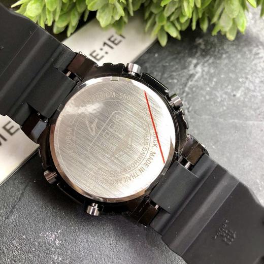 卡西欧G-SHOCK金属小方块时尚运动男表石英手GM-5600-1PR 采用了极为用心的抛光和打磨，显得质感 商品图5