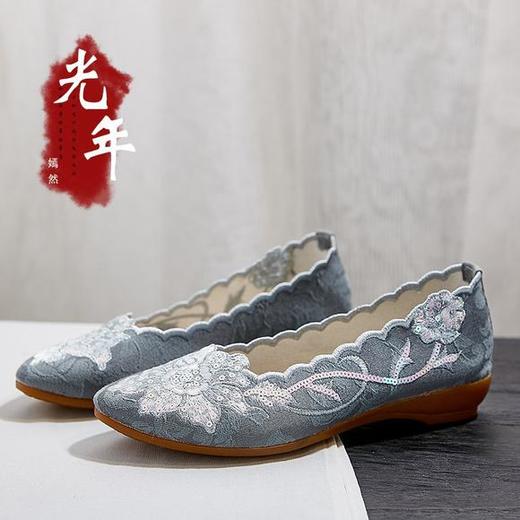 XQ-新款时尚立体花珠片绣花布鞋 商品图1