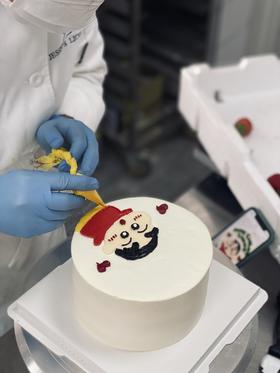 宝宝生日蜡笔小新手绘奶油蛋糕