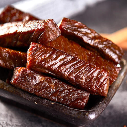 【风干牛肉干】精选小黄牛后腿肉风干牛肉，自然风干烘烤，外焦里嫩，越嚼越香，回味无穷 商品图3