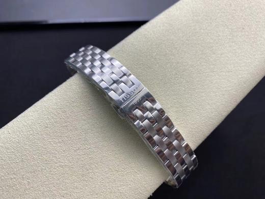 正品保真（女士）
天梭，T097港湾系列情侣对表，简洁百搭商务表，原装瑞士ETA石英机芯，全部原装配件组装，男~40mm女～28mm表径。一表一号，三码一表，全新全套出。 商品图10