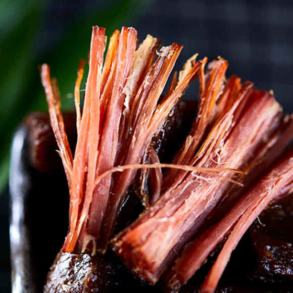 【风干牛肉干】精选小黄牛后腿肉风干牛肉，自然风干烘烤，外焦里嫩，越嚼越香，回味无穷