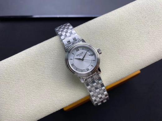 正品保真（女士）
天梭，T097港湾系列情侣对表，简洁百搭商务表，原装瑞士ETA石英机芯，全部原装配件组装，男~40mm女～28mm表径。一表一号，三码一表，全新全套出。 商品图12