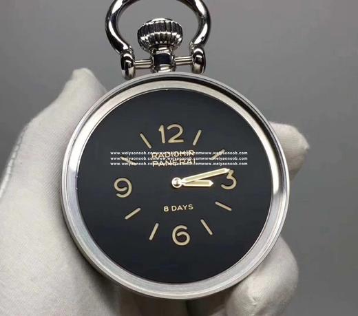 沛纳海以全新座钟PAM581实现这个可能性，利用晶莹剔透的矿石玻璃球，透视着一体两面：正面是中央镶嵌准确的时钟表盘，背面展现P.5000机芯。利用弧形镜面制造放大效果，能够欣赏复古设计的每个细节，包括 商品图1