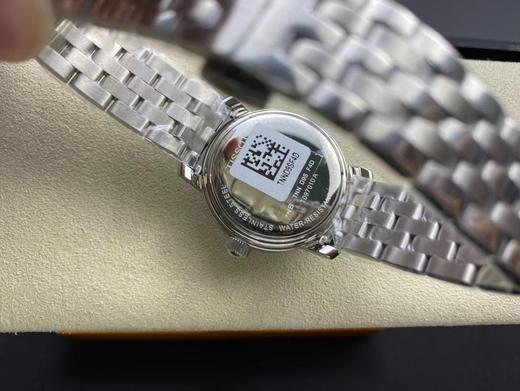 正品保真（女士）
天梭，T097港湾系列情侣对表，简洁百搭商务表，原装瑞士ETA石英机芯，全部原装配件组装，男~40mm女～28mm表径。一表一号，三码一表，全新全套出。 商品图11