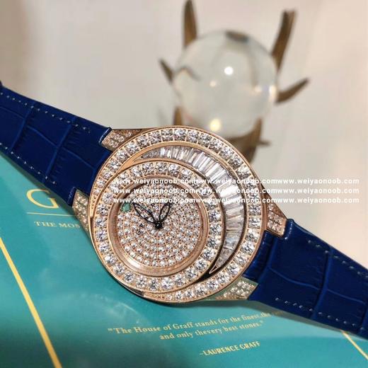 新款
格拉芙（GRAFF）
非真金真钻，价格亲民。
直径38mm
瑞士石英机芯
原装工艺烤蓝针，月亮形T钻采用国际珠宝相同镶嵌工艺（纯手轨道镶嵌）此镶嵌工艺是梵克雅宝独创专利！手工镶钻火光跟亮度军跟南 商品图11