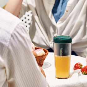 摩飞便携式榨汁杯家用小型无线充电迷你电动料理果汁机