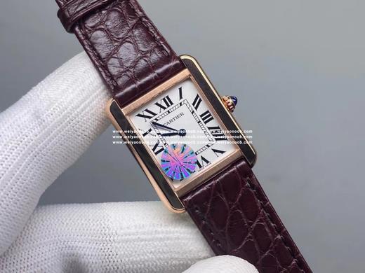 AF厂再续神作 Cartier卡地亚TANK-SOLO坦克系列石英女表
【表壳】共两种尺寸，小号31×24mm，中号35×27mm，厚度5.5mm
方形的壳套内含乾坤，圆角和直角的交替难度很大，为了追 商品图1