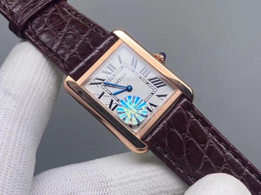 AF厂再续神作 Cartier卡地亚TANK-SOLO坦克系列石英女表
【表壳】共两种尺寸，小号31×24mm，中号35×27mm，厚度5.5mm
方形的壳套内含乾坤，圆角和直角的交替难度很大，为了追 商品图13