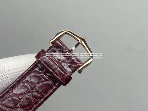 AF厂再续神作 Cartier卡地亚TANK-SOLO坦克系列石英女表
【表壳】共两种尺寸，小号31×24mm，中号35×27mm，厚度5.5mm
方形的壳套内含乾坤，圆角和直角的交替难度很大，为了追 商品图2