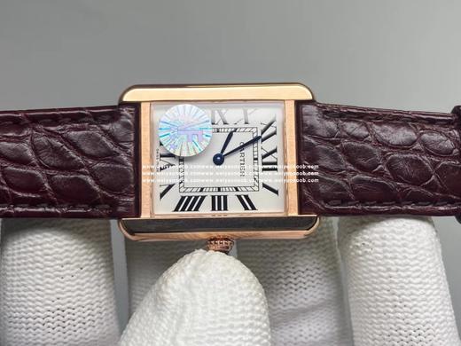 AF厂再续神作 Cartier卡地亚TANK-SOLO坦克系列石英女表
【表壳】共两种尺寸，小号31×24mm，中号35×27mm，厚度5.5mm
方形的壳套内含乾坤，圆角和直角的交替难度很大，为了追 商品图5