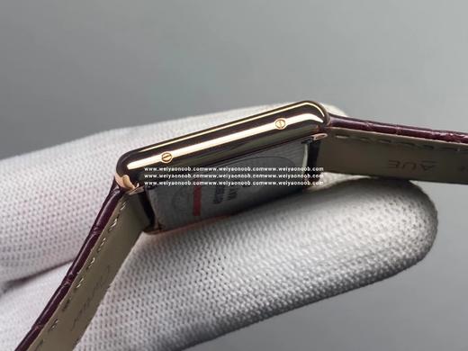 AF厂再续神作 Cartier卡地亚TANK-SOLO坦克系列石英女表
【表壳】共两种尺寸，小号31×24mm，中号35×27mm，厚度5.5mm
方形的壳套内含乾坤，圆角和直角的交替难度很大，为了追 商品图4