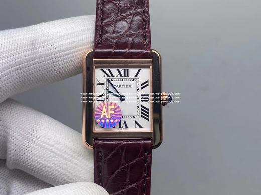 AF厂再续神作 Cartier卡地亚TANK-SOLO坦克系列石英女表
【表壳】共两种尺寸，小号31×24mm，中号35×27mm，厚度5.5mm
方形的壳套内含乾坤，圆角和直角的交替难度很大，为了追 商品图0