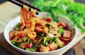  不可错过的初夏美食！我爱吃凉皮~ 