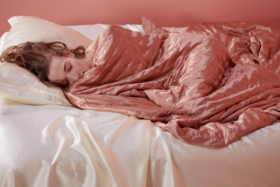  变美黑科技！有机蚕丝被，轻松搞定美容觉 